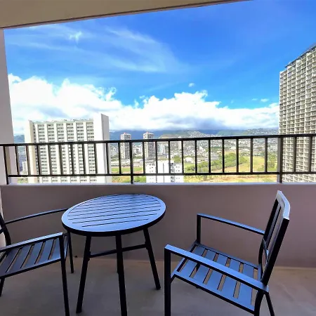 Royal Kuhio 2304 - Spacious Studio With Stunning Mountain Views In The Heart Of Waikiki!